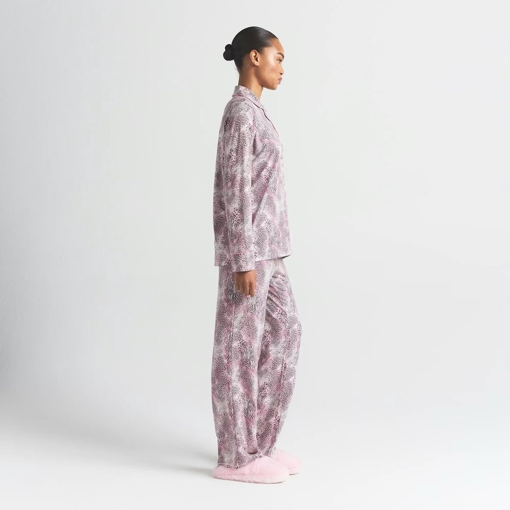 NWT SKIMS long sleeve button up pajama set women's size large animal print - Picture 2 of 13
